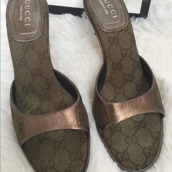 Authentic Gucci Gold Metallic Sandals - Picture 3 of 5
